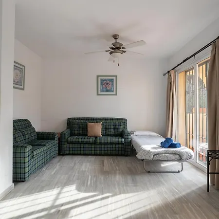 Дом отдыха Flores 5 - Large Townhouse