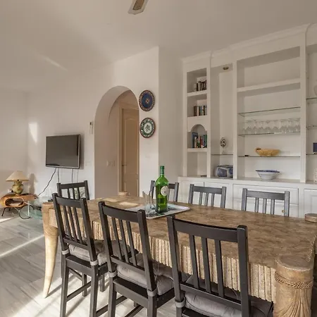 Дом отдыха Flores 5 - Large Townhouse