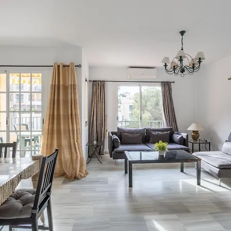 Flores 5 - Large Townhouse Дом отдыха Нерха