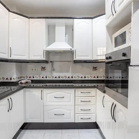 Дом отдыха Flores 5 - Large Townhouse *