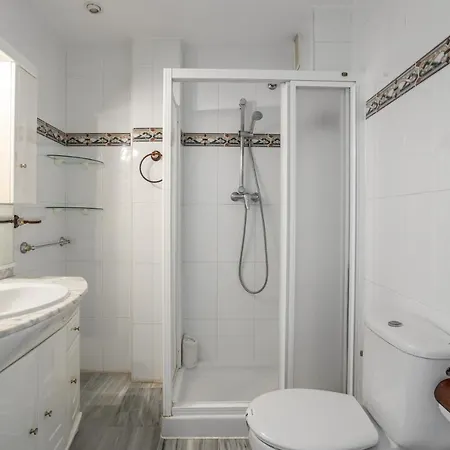 Дом отдыха Flores 5 - Large Townhouse *