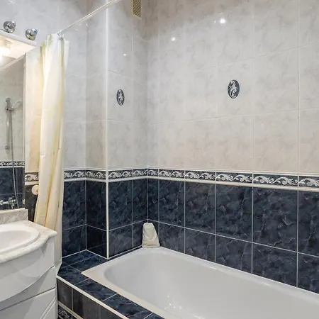 Flores 5 - Large Townhouse * Нерха